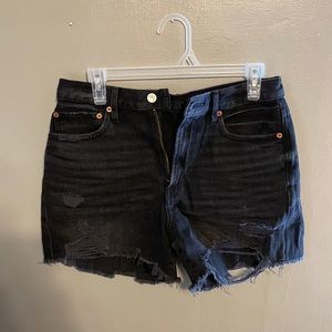 AE Distressed 90s Boyfriend Short